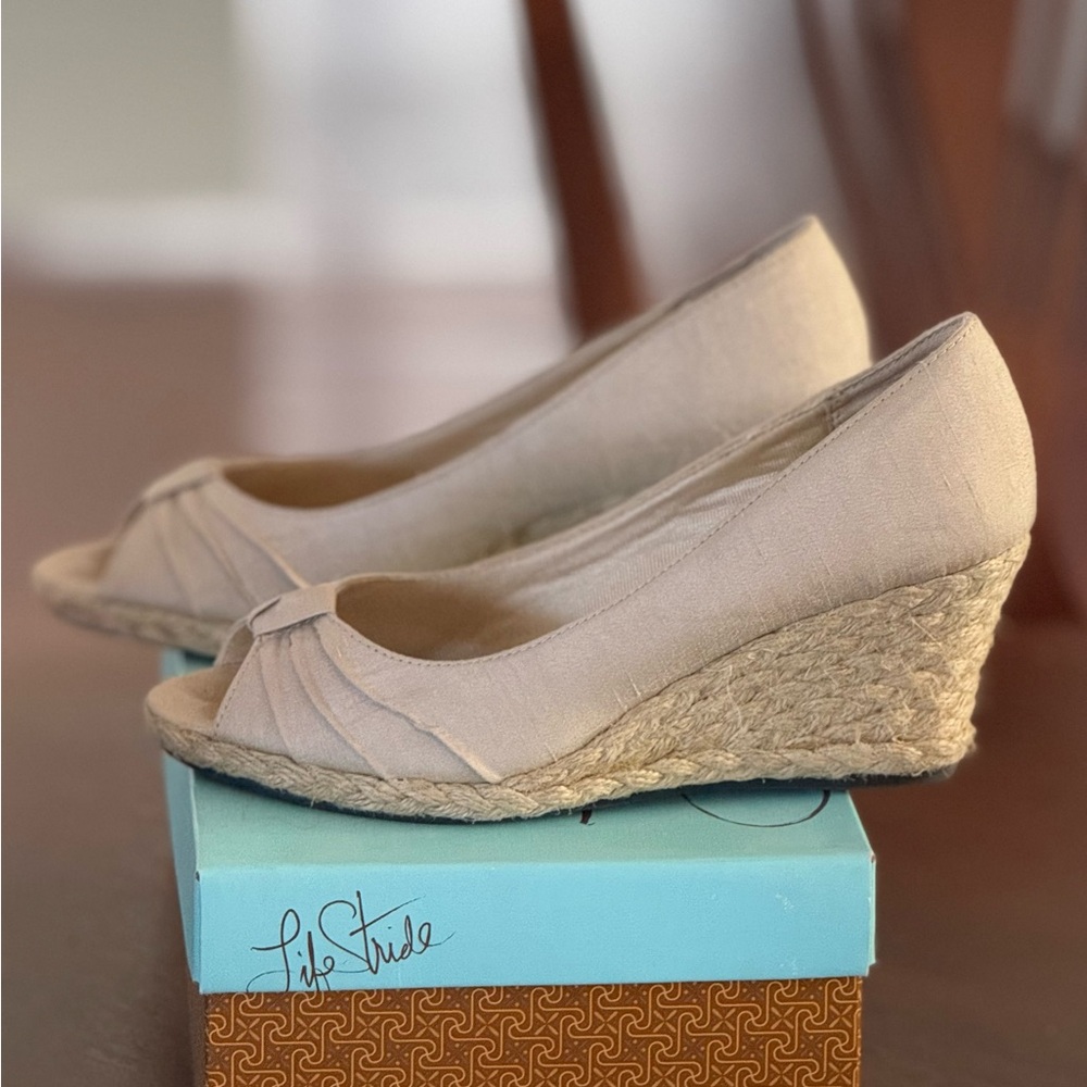 Life Stride Women's Tan Wedge Shoes